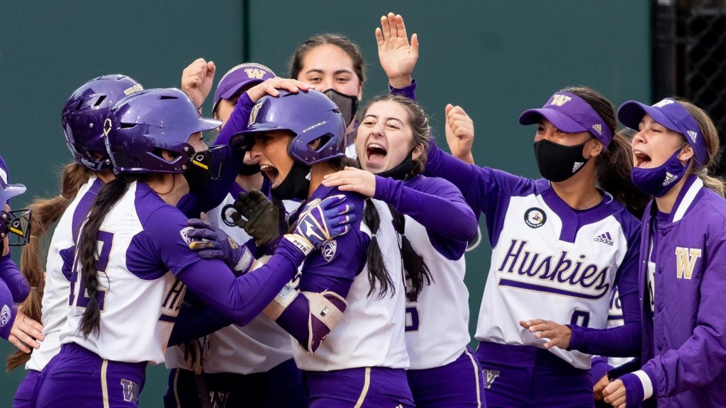 Washington Huskies Players celebrate after a Home Run-RedBox Pictures 